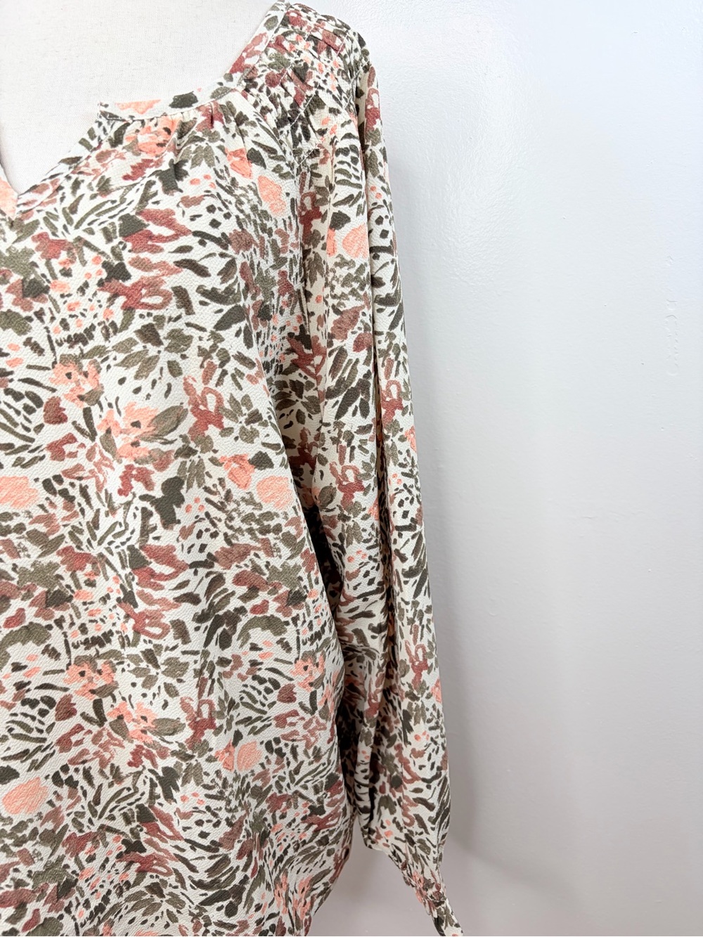 Jessica Simpson Abstract Print Top - Picture 3 of 7